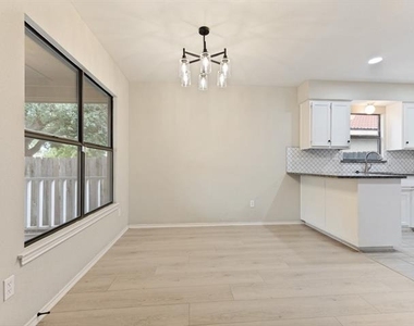 2313 Harvest Glen Court - Photo Thumbnail 6