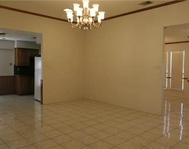 1508 Woodoak Drive - Photo Thumbnail 5