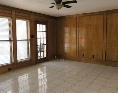 1508 Woodoak Drive - Photo Thumbnail 7