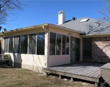 1508 Woodoak Drive - Photo Thumbnail 14