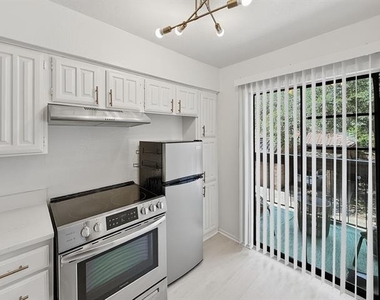 336 Melrose Drive - Photo Thumbnail 8