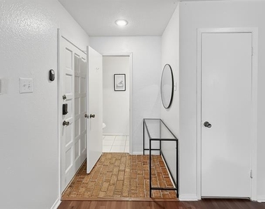 336 Melrose Drive - Photo Thumbnail 3