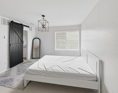 336 Melrose Drive - Photo Thumbnail 16