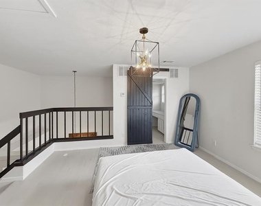 336 Melrose Drive - Photo Thumbnail 15