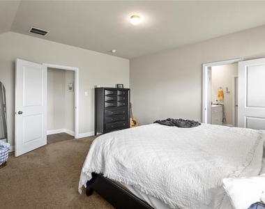 1229 Carinna Drive - Photo Thumbnail 14