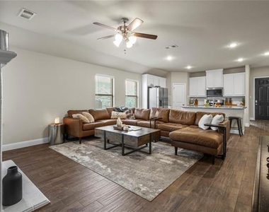 1229 Carinna Drive - Photo Thumbnail 7