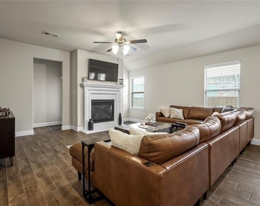 1229 Carinna Drive - Photo Thumbnail 6