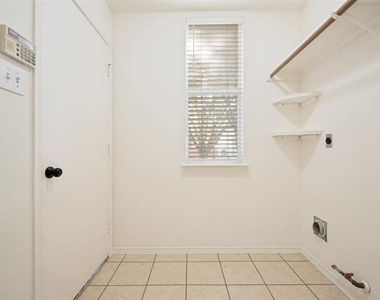 2505 Lakeshore Drive - Photo Thumbnail 18