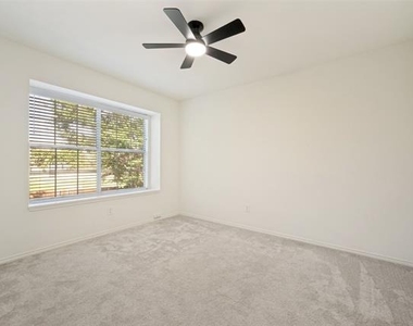 2505 Lakeshore Drive - Photo Thumbnail 17