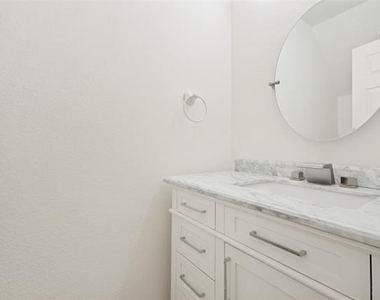 2505 Lakeshore Drive - Photo Thumbnail 20