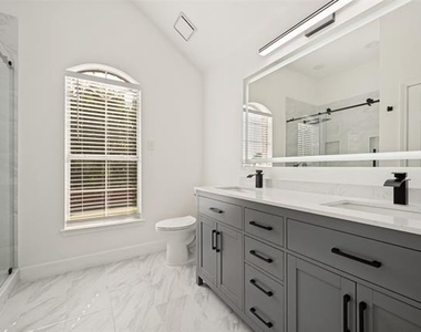 2505 Lakeshore Drive - Photo Thumbnail 21