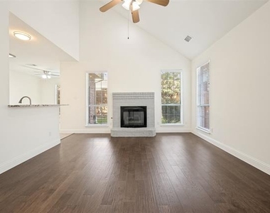 2505 Lakeshore Drive - Photo Thumbnail 8