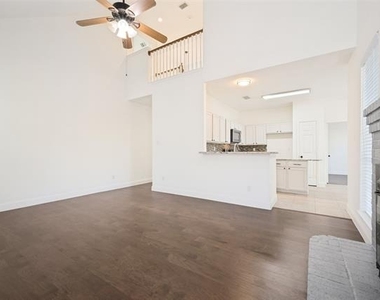 2505 Lakeshore Drive - Photo Thumbnail 9