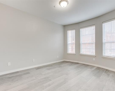 15819 Breedlove Place - Photo Thumbnail 7