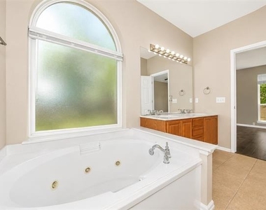 2736 Maple Creek Drive - Photo Thumbnail 25