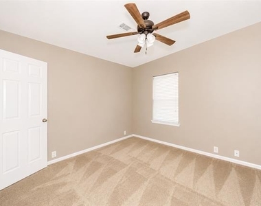 2736 Maple Creek Drive - Photo Thumbnail 32