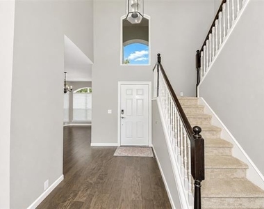 2736 Maple Creek Drive - Photo Thumbnail 6
