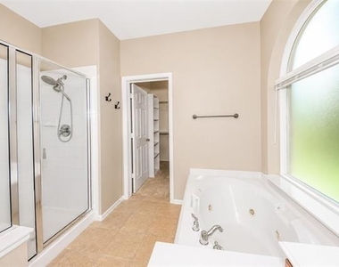 2736 Maple Creek Drive - Photo Thumbnail 26