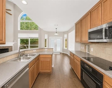 2736 Maple Creek Drive - Photo Thumbnail 13