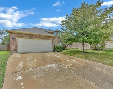 2736 Maple Creek Drive - Photo Thumbnail 3