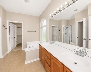 2736 Maple Creek Drive - Photo Thumbnail 24