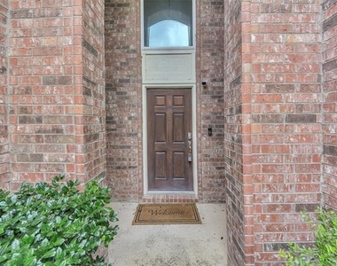 2736 Maple Creek Drive - Photo Thumbnail 5