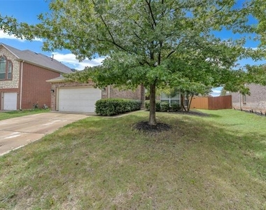 2736 Maple Creek Drive - Photo Thumbnail 4
