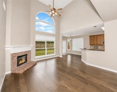 2736 Maple Creek Drive - Photo Thumbnail 9