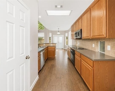 2736 Maple Creek Drive - Photo Thumbnail 11
