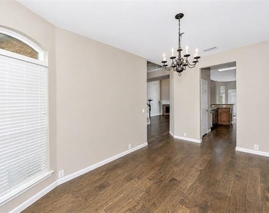 2736 Maple Creek Drive - Photo Thumbnail 16