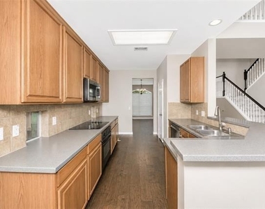 2736 Maple Creek Drive - Photo Thumbnail 12