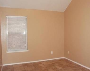 6912 Longhorn Trail - Photo Thumbnail 7