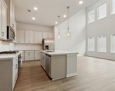 4157 Humboldt Street - Photo Thumbnail 5