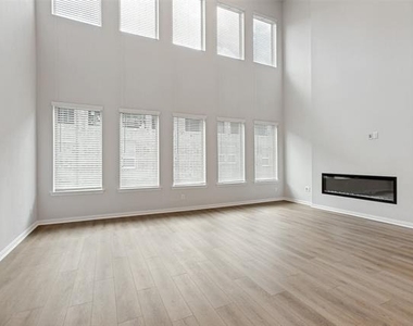 4157 Humboldt Street - Photo Thumbnail 6