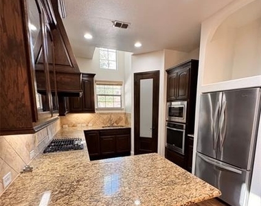 1212 Prescott Street - Photo Thumbnail 4
