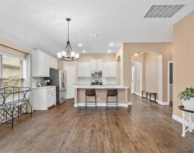 2116 Victoria Lane - Photo Thumbnail 10