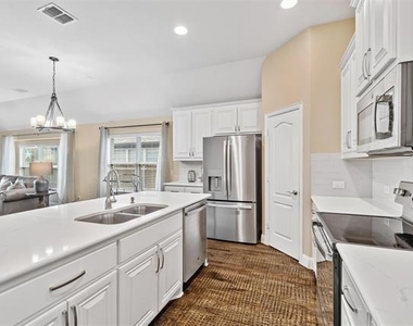 2116 Victoria Lane - Photo Thumbnail 6