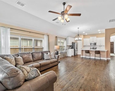 2116 Victoria Lane - Photo Thumbnail 12