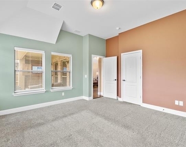 2116 Victoria Lane - Photo Thumbnail 14