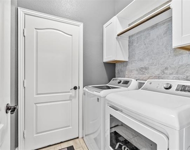 2116 Victoria Lane - Photo Thumbnail 22