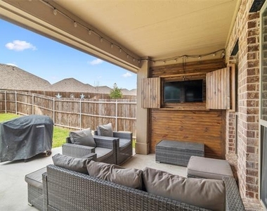 2116 Victoria Lane - Photo Thumbnail 30
