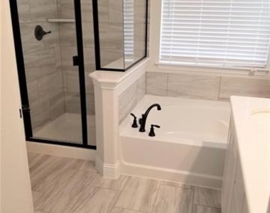 2116 Victoria Lane - Photo Thumbnail 16
