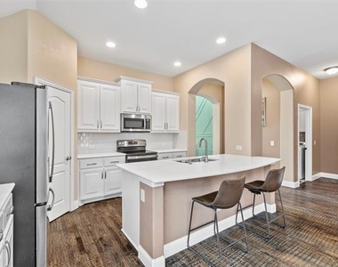 2116 Victoria Lane - Photo Thumbnail 8