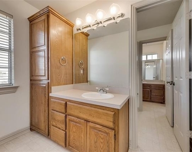 120 Cambridge Court - Photo Thumbnail 21