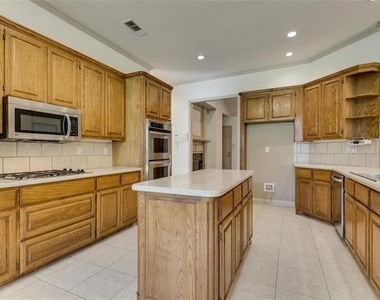 120 Cambridge Court - Photo Thumbnail 7