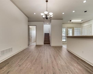 120 Cambridge Court - Photo Thumbnail 6