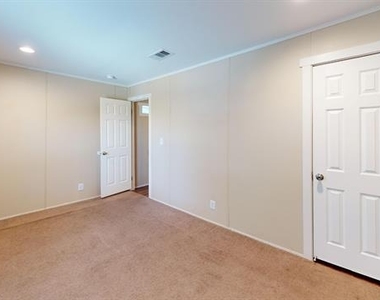 7415 Remington Road - Photo Thumbnail 6