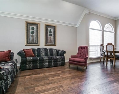 4040 Wellington Lane - Photo Thumbnail 3
