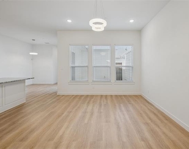 928 Marian Drive - Photo Thumbnail 14