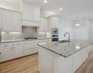 928 Marian Drive - Photo Thumbnail 17